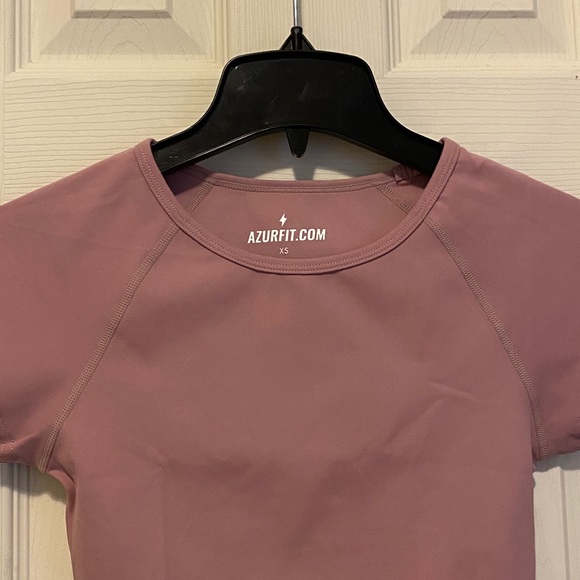 Azur fit Cropped Tee - Picture 2 of 10